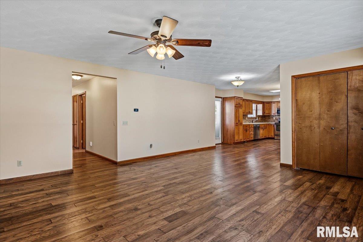 3129 Turning Mill Drive Springfield, IL 62704 - Photo 3 of 30