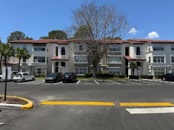 $1,275 | 5164 Conroy Road, Unit 1526, Orlando, FL 32811