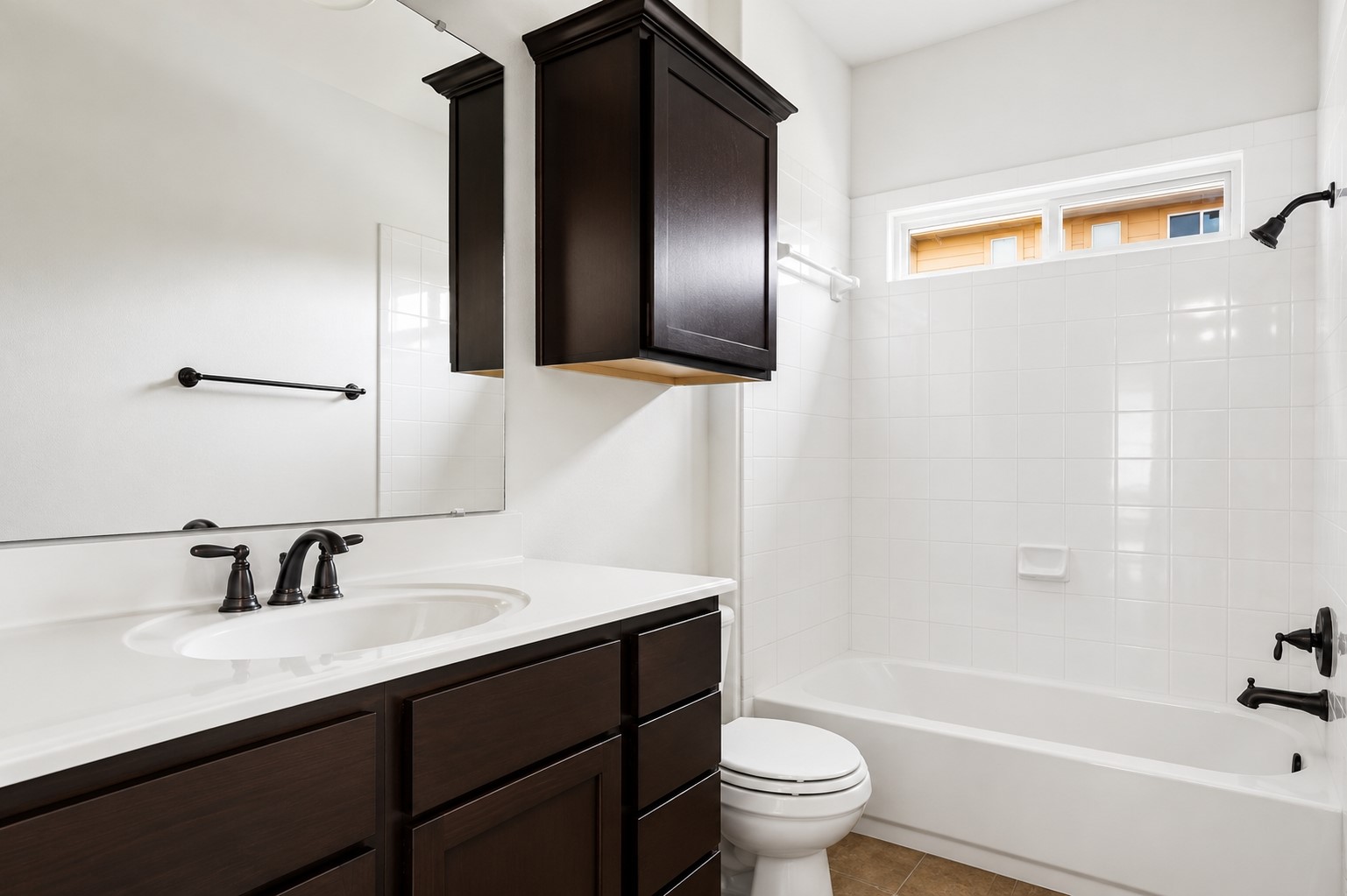 304 Santa Maria Street Georgetown, TX 78628 - Photo 13 of 37 A well-appointed bath features a deep soaking tub and a sleek vanity with ample storage.
