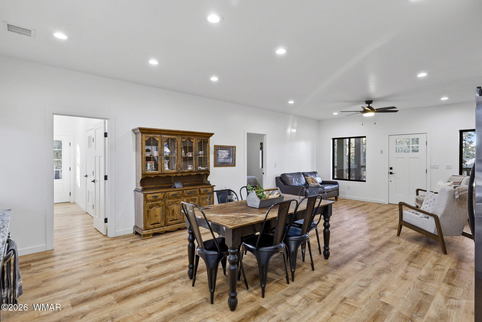 2225 Roundabout Way Overgaard, AZ 85933 - Photo 8 of 31 Gallery Image 8