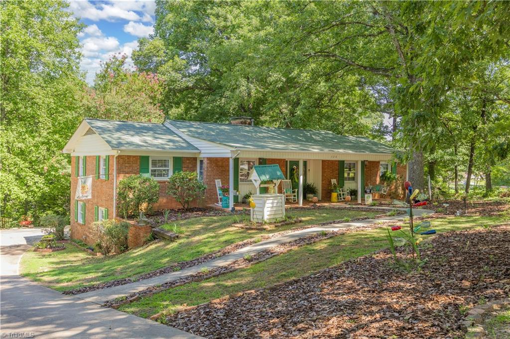 328 Oakgrove Road Asheboro, NC 27205 - Photo 4 of 47 Gallery Image 4