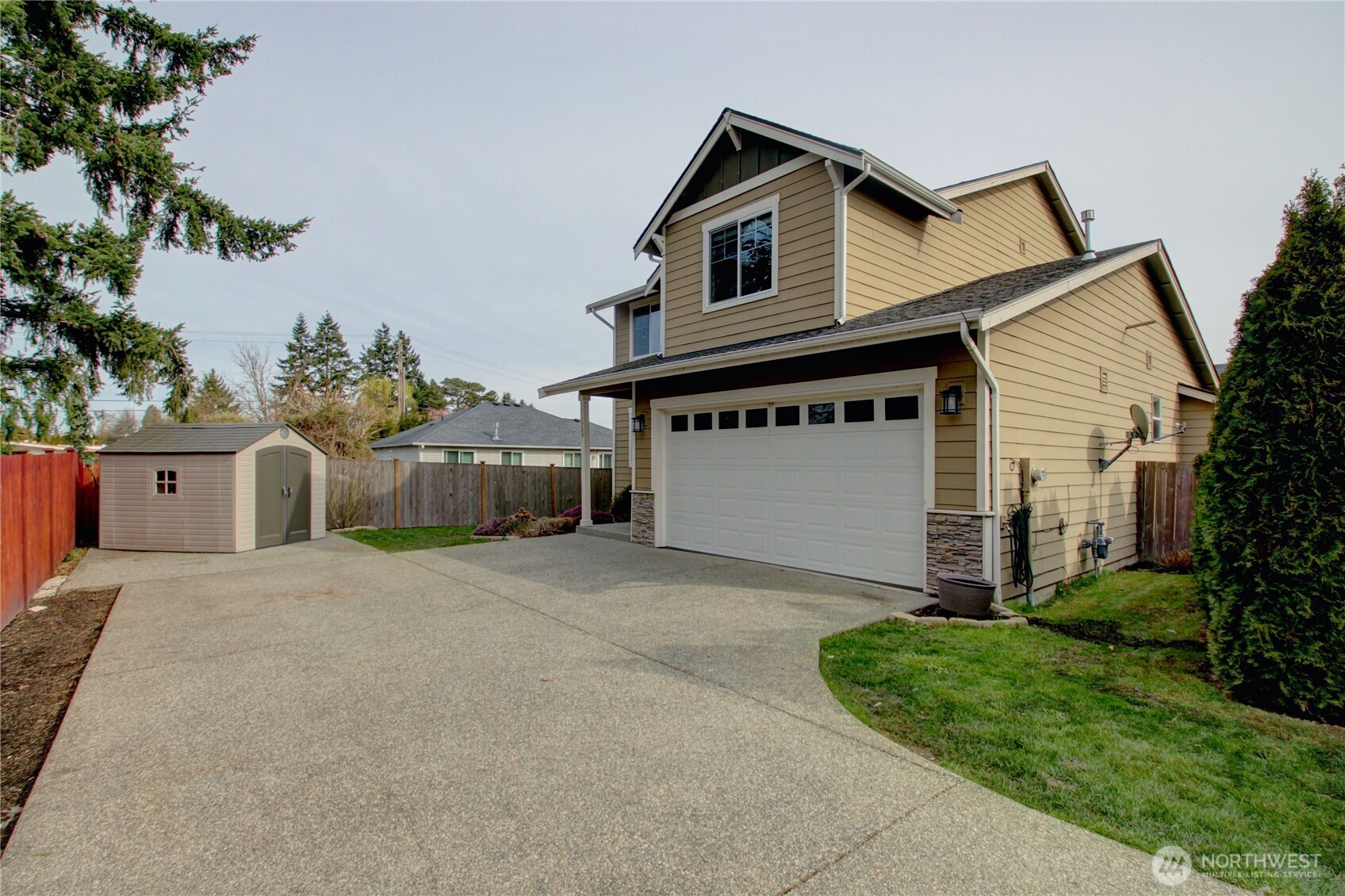 1709 Hillcrest Loop Mount Vernon, WA 98274 - Photo 2 of 40 front view of a house with a street