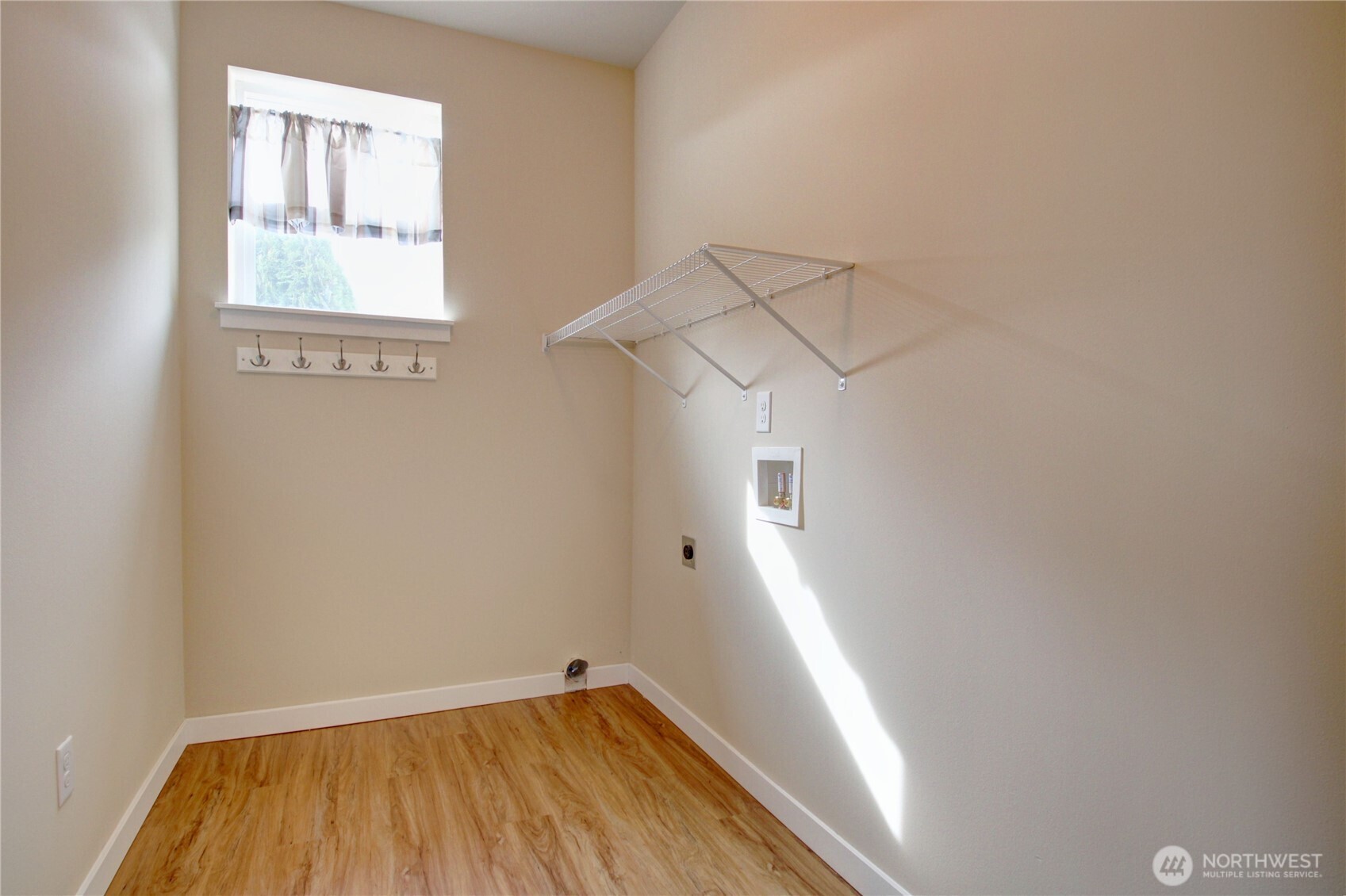 1709 Hillcrest Loop Mount Vernon, WA 98274 - Photo 21 of 40 wooden floor in an empty room with a window