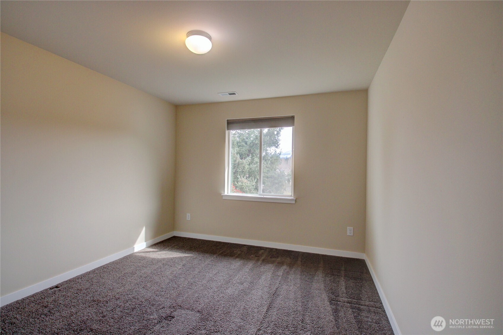 1709 Hillcrest Loop Mount Vernon, WA 98274 - Photo 32 of 40 an empty room with a window