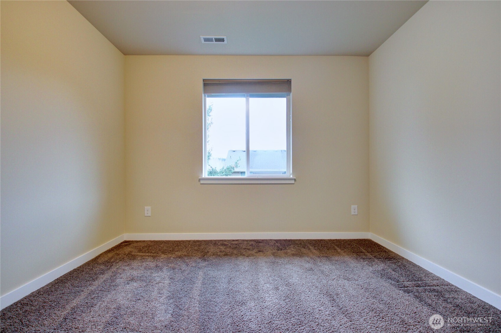 1709 Hillcrest Loop Mount Vernon, WA 98274 - Photo 34 of 40 an empty room with a window
