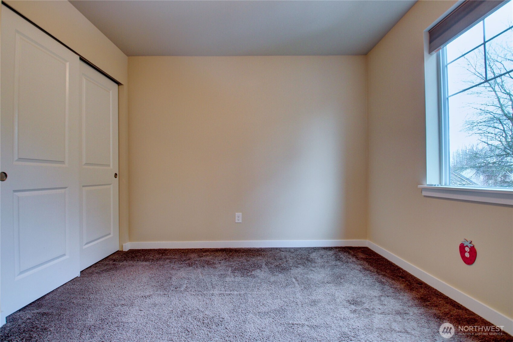 1709 Hillcrest Loop Mount Vernon, WA 98274 - Photo 37 of 40 a view of an empty room and a window
