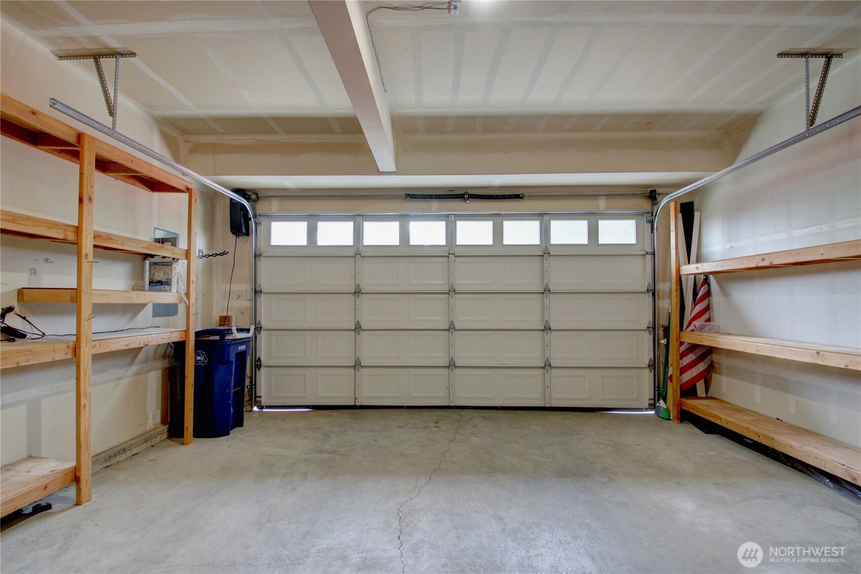 1709 Hillcrest Loop Mount Vernon, WA 98274 - Photo 39 of 40 a view of a garage