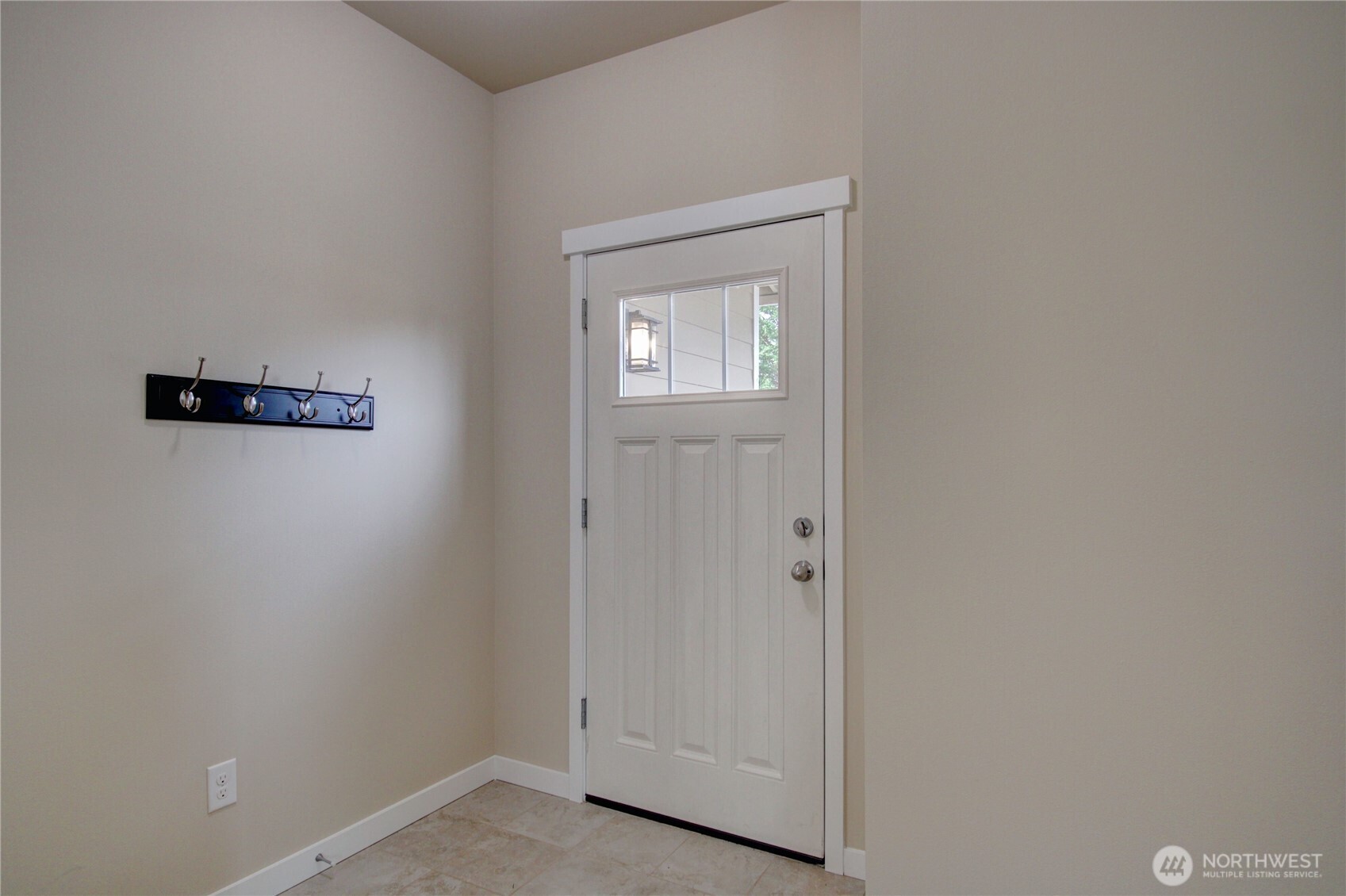 1709 Hillcrest Loop Mount Vernon, WA 98274 - Photo 5 of 40 a view of a hallway with front door