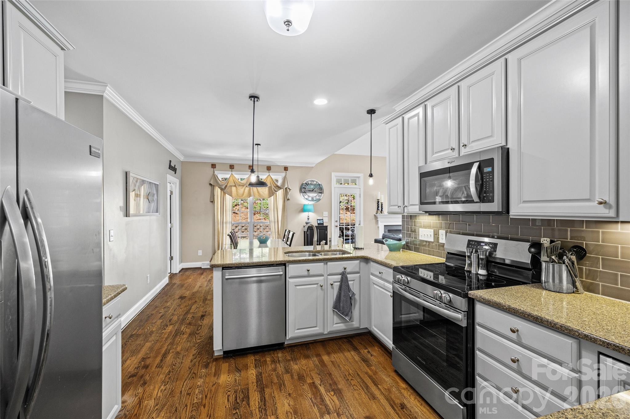 1063 Hunters Run Drive Tega Cay, SC 29708 - Photo 10 of 41 Gallery Image 10