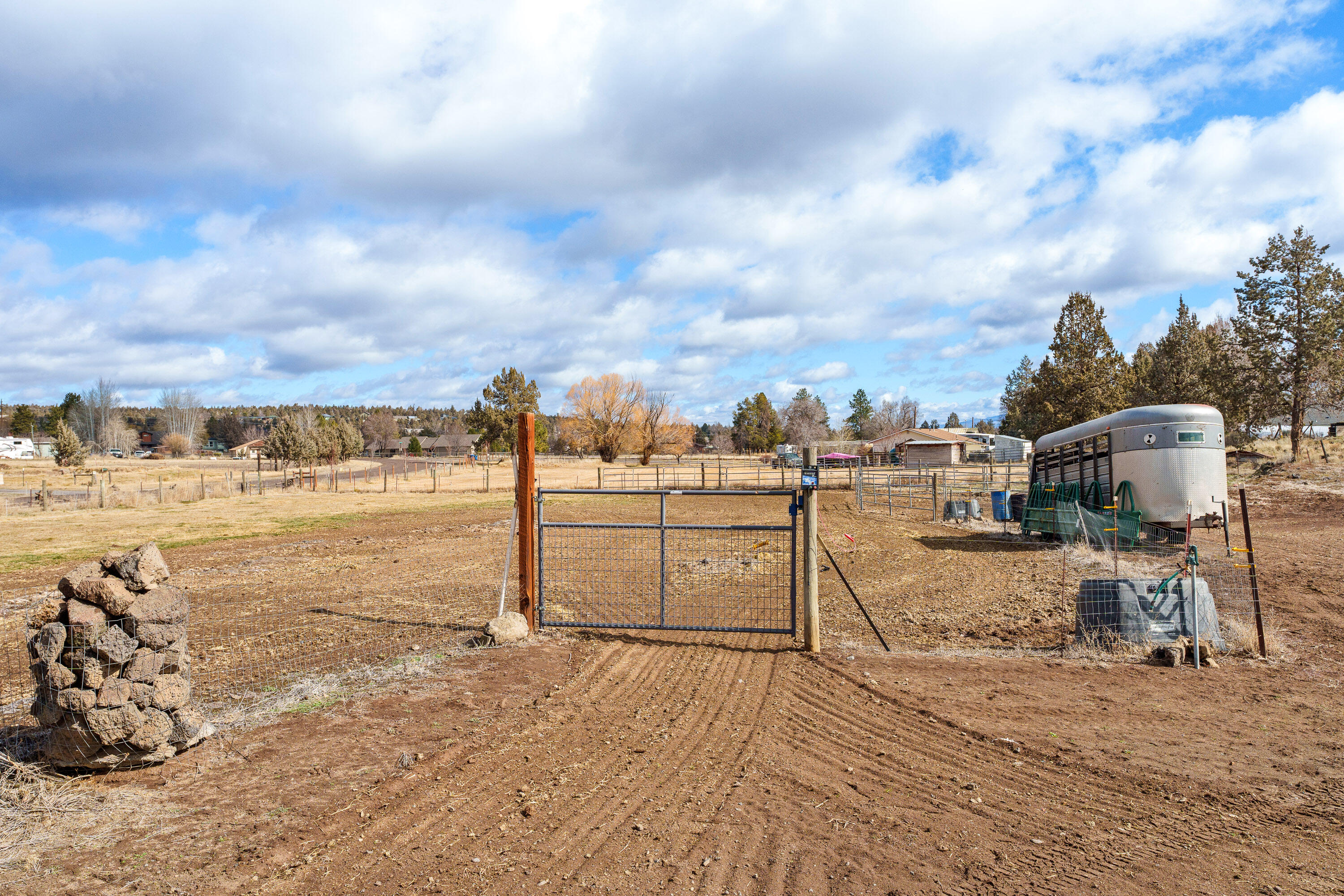 64904 Rimrock Drive Bend, OR 97703 - Photo 29 of 44