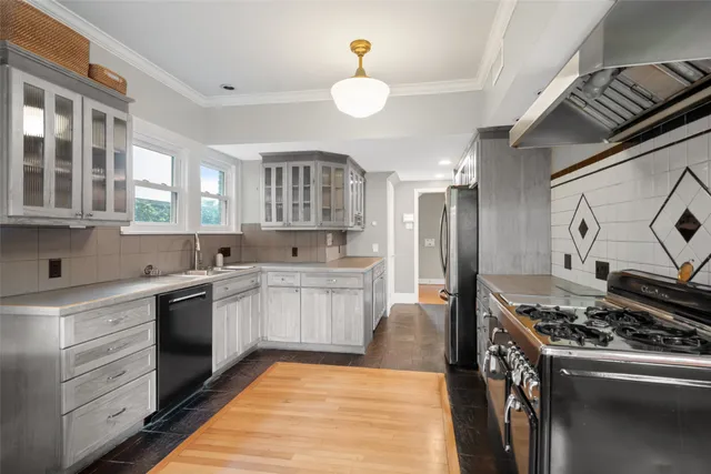 $895,000 | 1723 Marshall Street, Houston, TX 77098