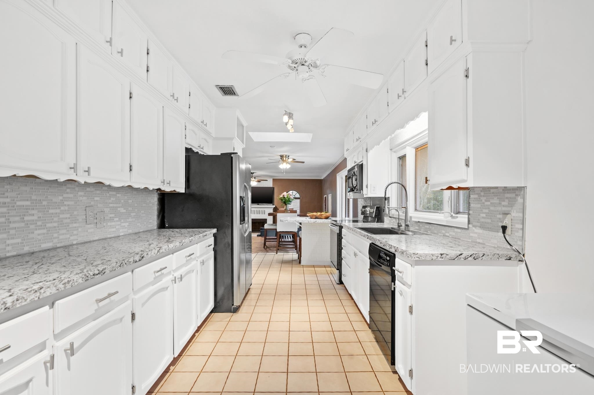 305 Wayne Place Mobile, AL 36609 - Photo 6 of 33