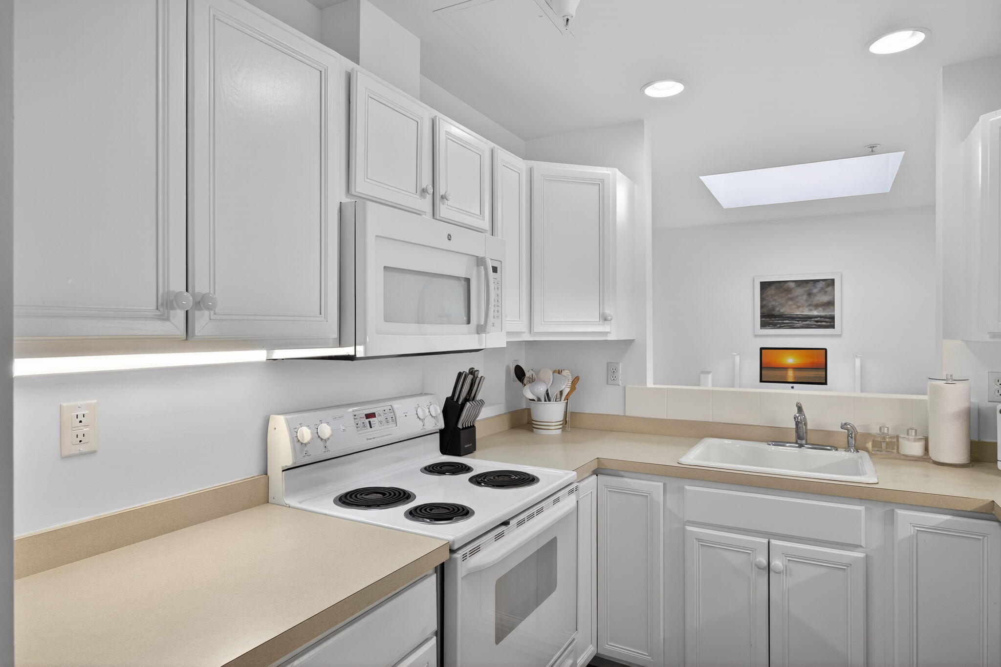 912 Main Street, Unit 308 Chatham, MA 02633 - Photo 27 of 65 Kitchen