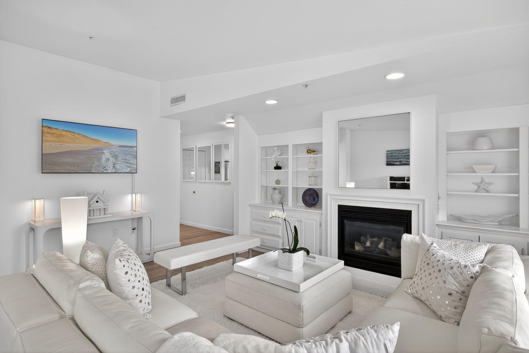 912 Main Street, Unit 308 Chatham, MA 02633 - Photo 5 of 65 Beautiful living room