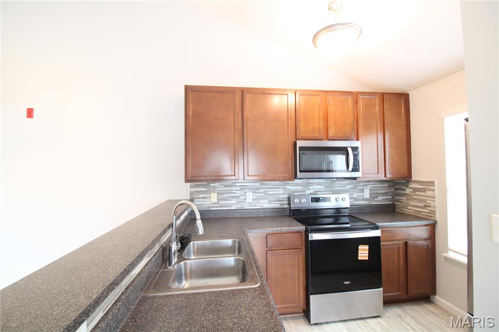 13300 Spring Creek Lane O'Fallon, MO 63368 - Photo 9 of 28