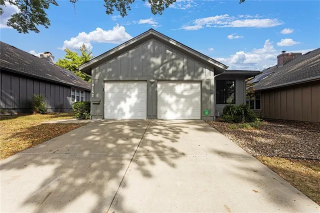 $400,000 | 10152 Edelweiss Circle, Merriam, KS 66203