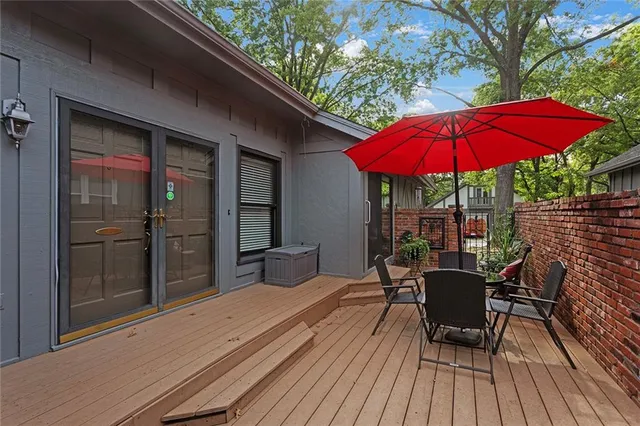 $400,000 | 10152 Edelweiss Circle, Merriam, KS 66203