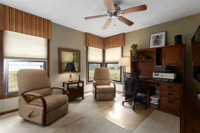 $400,000 | 10152 Edelweiss Circle, Merriam, KS 66203