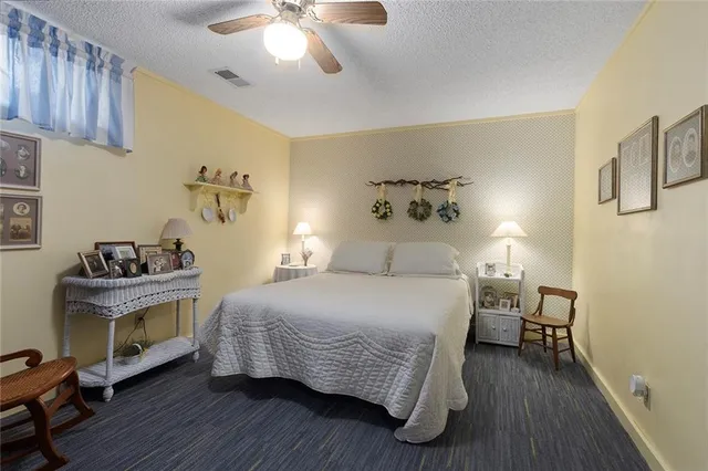 $400,000 | 10152 Edelweiss Circle, Merriam, KS 66203