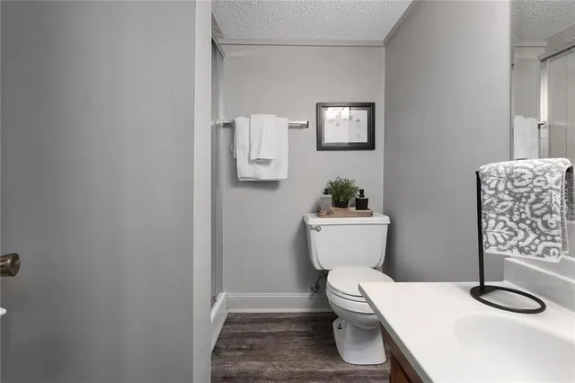 $400,000 | 10152 Edelweiss Circle, Merriam, KS 66203