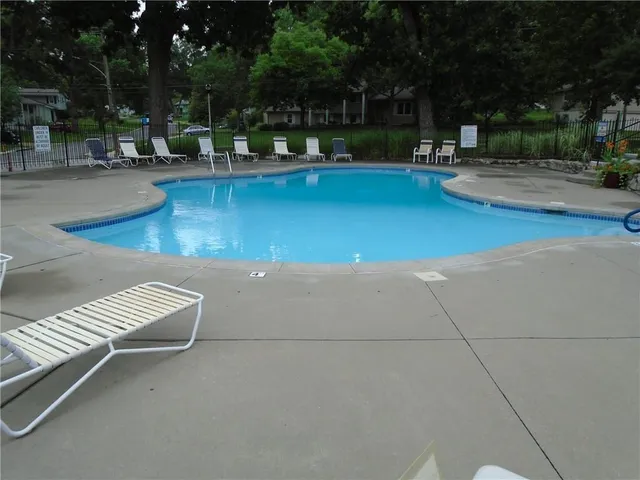 $400,000 | 10152 Edelweiss Circle, Merriam, KS 66203