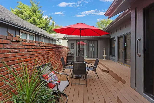 $400,000 | 10152 Edelweiss Circle, Merriam, KS 66203