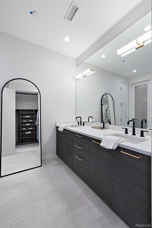 2051 Villa Road, Unit 404 Birmingham, MI 48009 - Photo 17 of 39 Gallery Image 17