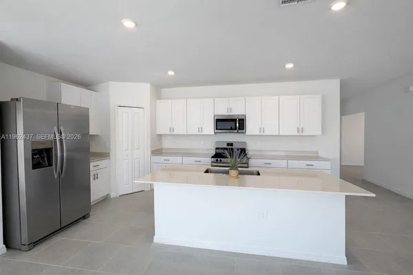 $2,400 | 17240 Cantu Court, Fort Myers, FL 33917