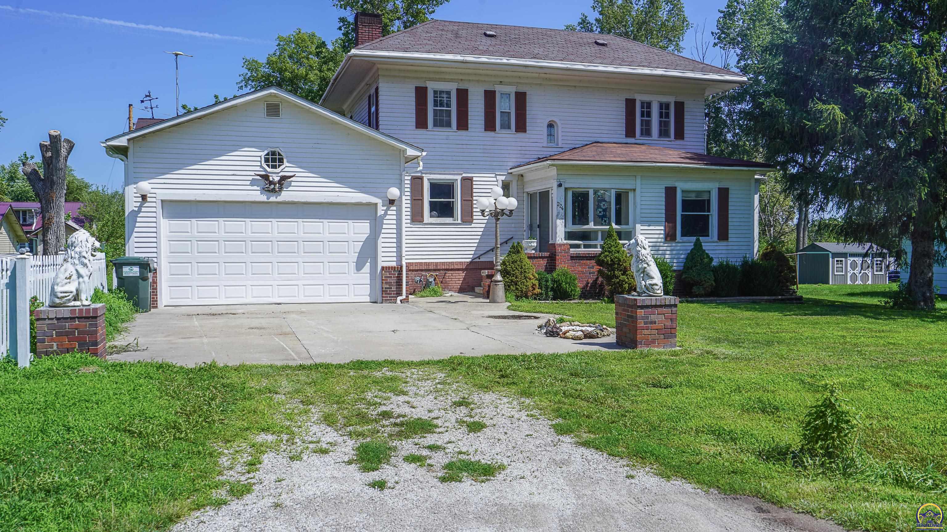 224 Main Street Everest, KS 66424 - Photo 2 of 34