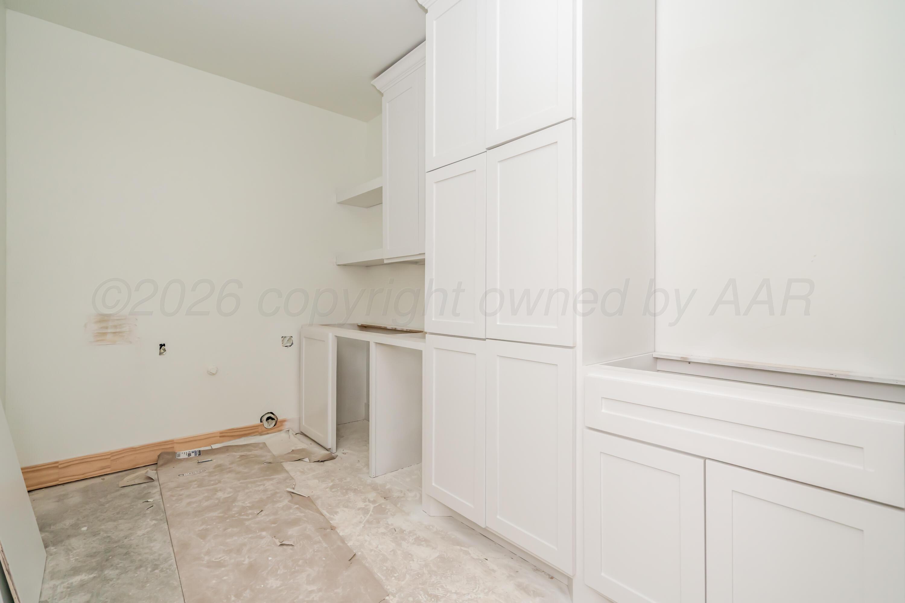 19900 Indian Spring Trail Amarillo, TX 79124 - Photo 14 of 33 a view of a closet area