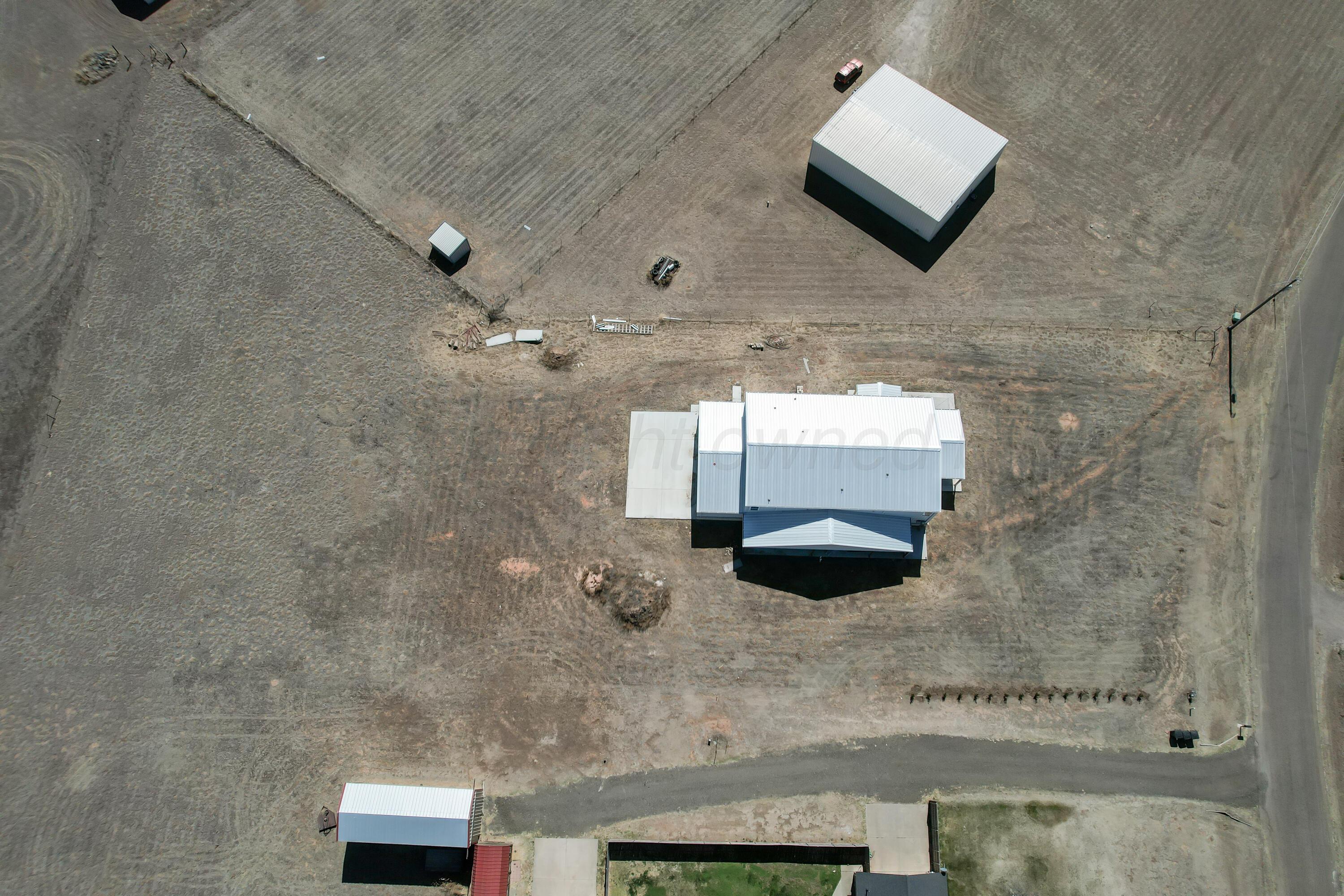 19900 Indian Spring Trail Amarillo, TX 79124 - Photo 31 of 33 a bathroom with a sink and mirror