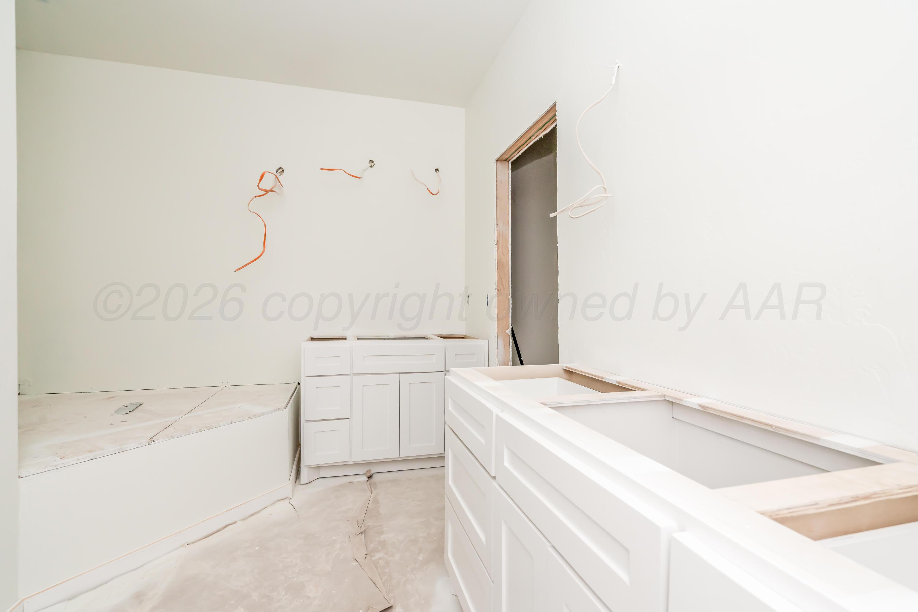 19900 Indian Spring Trail Amarillo, TX 79124 - Photo 9 of 33 a bathroom with a sink and a bathtub