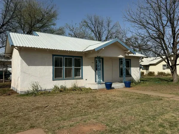 $128,000 | 410 West Reiman Street, Seymour, TX 76380