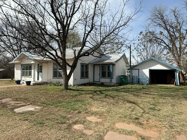 $128,000 | 410 West Reiman Street, Seymour, TX 76380
