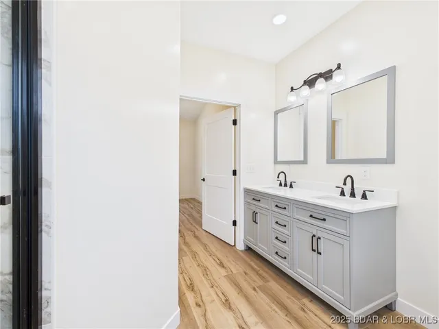 $424,500 | 106 Mayerling Drive, Laurie, MO 65037