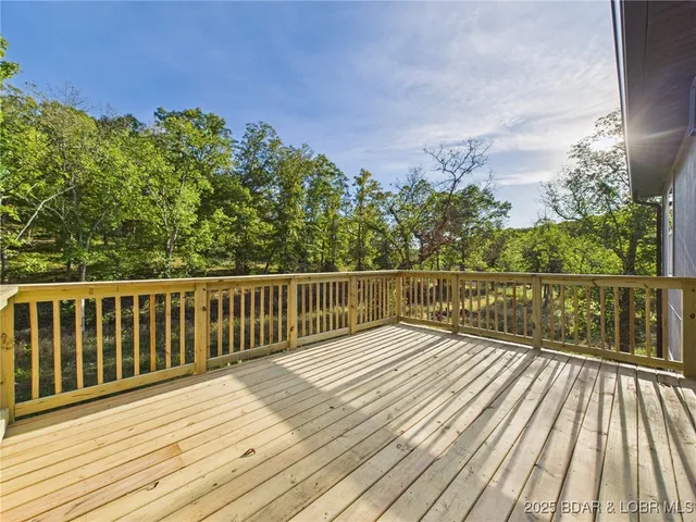 $424,500 | 106 Mayerling Drive, Laurie, MO 65037