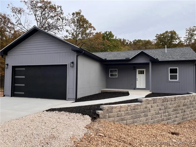 $424,500 | 106 Mayerling Drive, Laurie, MO 65037