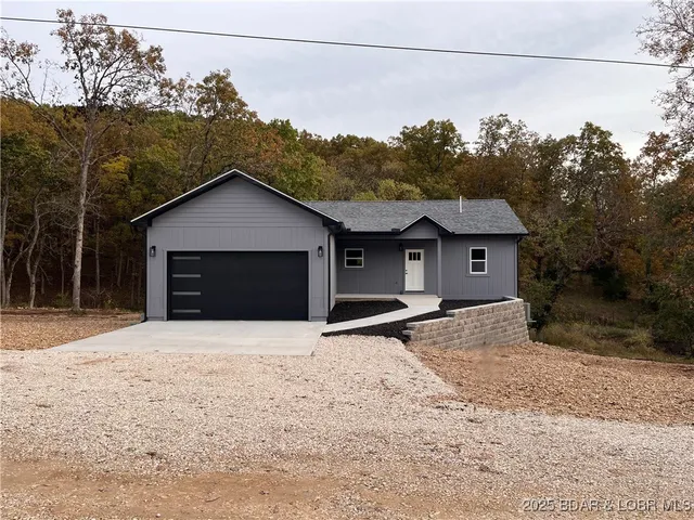 $424,500 | 106 Mayerling Drive, Laurie, MO 65037