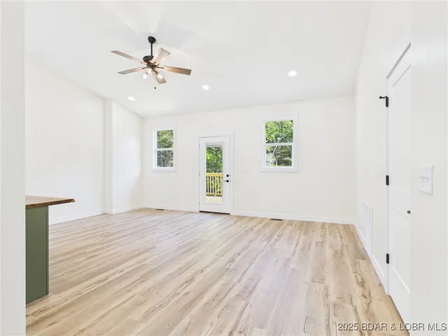 $424,500 | 106 Mayerling Drive, Laurie, MO 65037