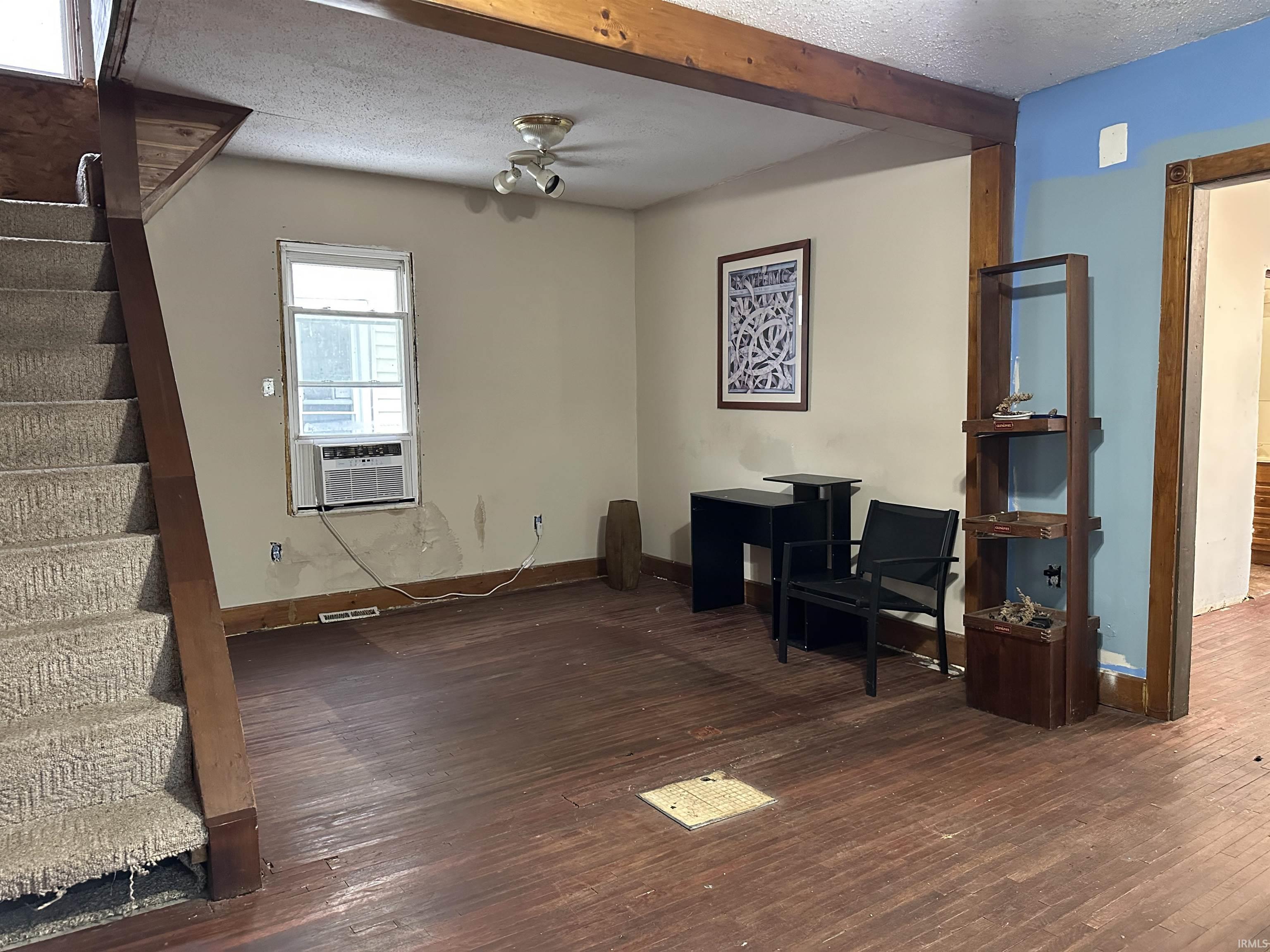 2426 Thompson Avenue Fort Wayne, IN 46807 - Photo 2 of 12