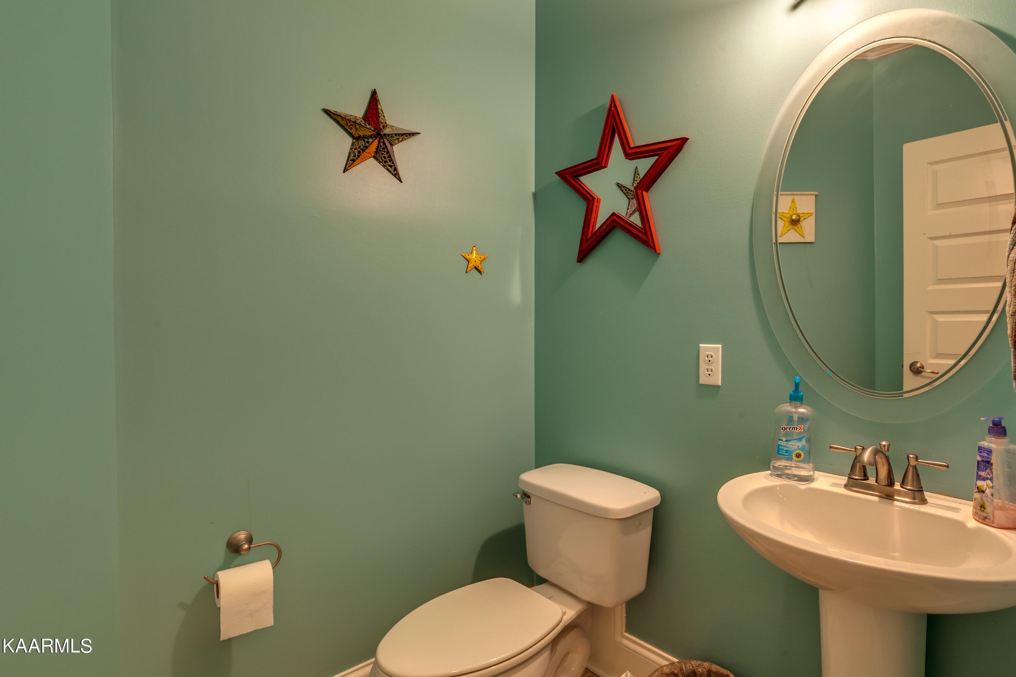9601 Captain Smith Lane Corryton, TN 37721 - Photo 17 of 40 a bathroom with a toilet sink and mirror