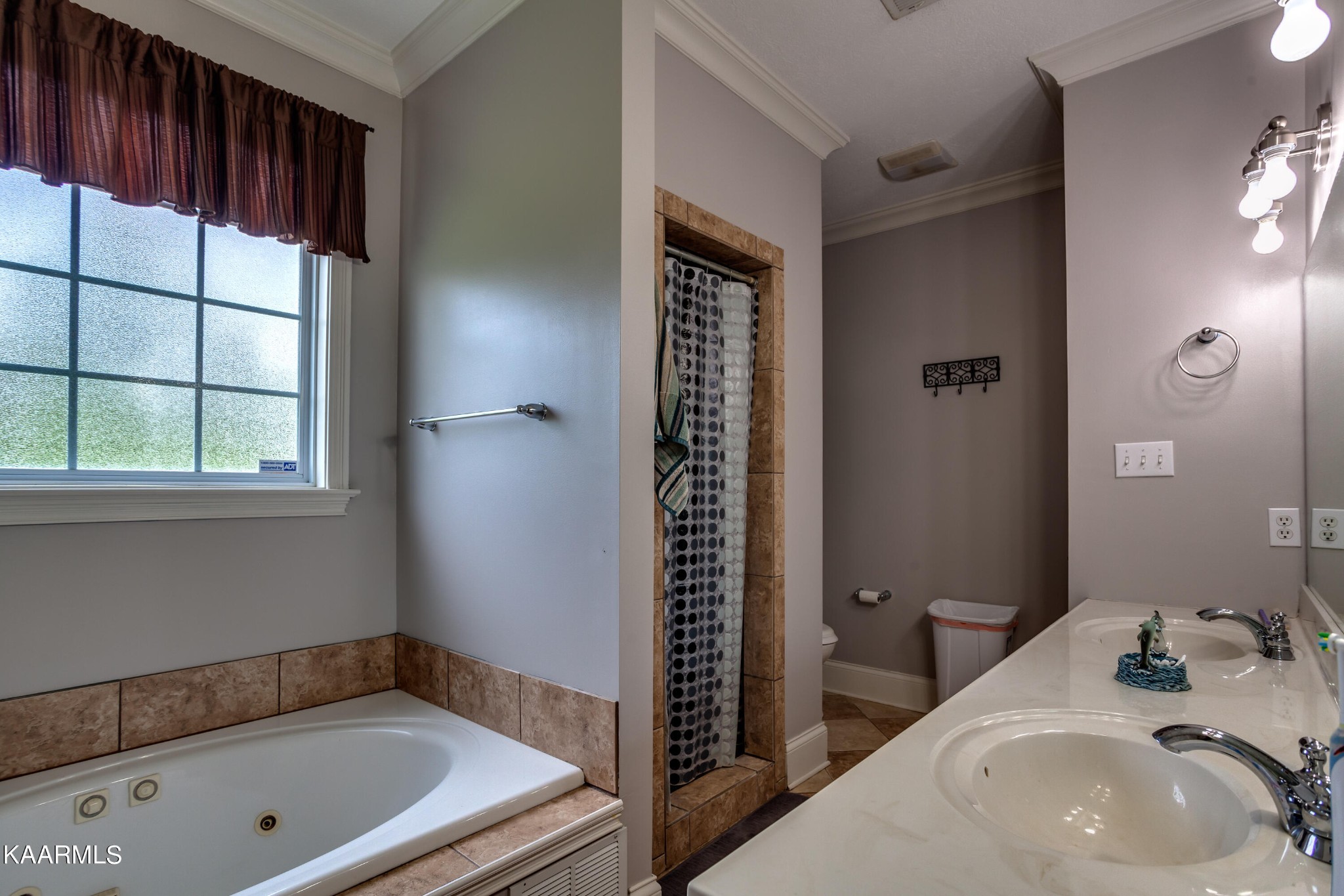 9601 Captain Smith Lane Corryton, TN 37721 - Photo 21 of 40 a bathroom with a tub and a sink
