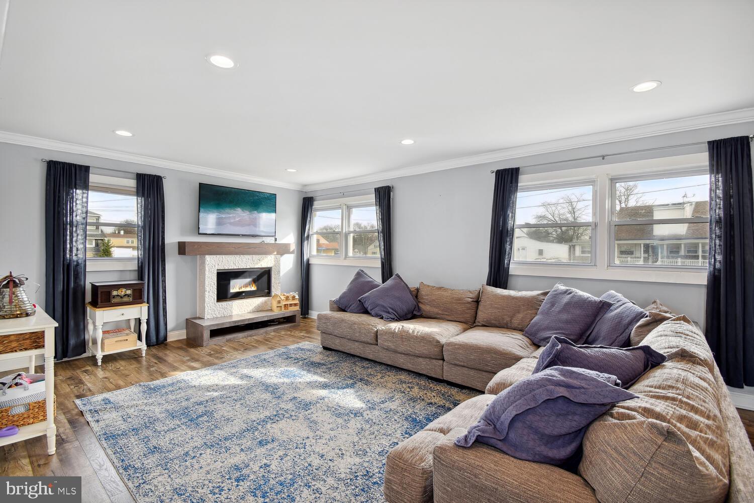 14 Downing Road Hamilton, NJ 08690 - Photo 7 of 29 Large Great Room with Fireplace