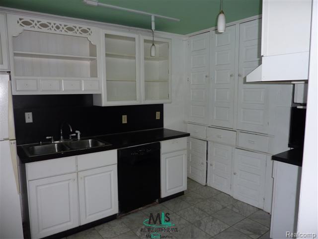 21650 29 Mile Road Ray, MI 48096 - Photo 4 of 12 kitchen 2