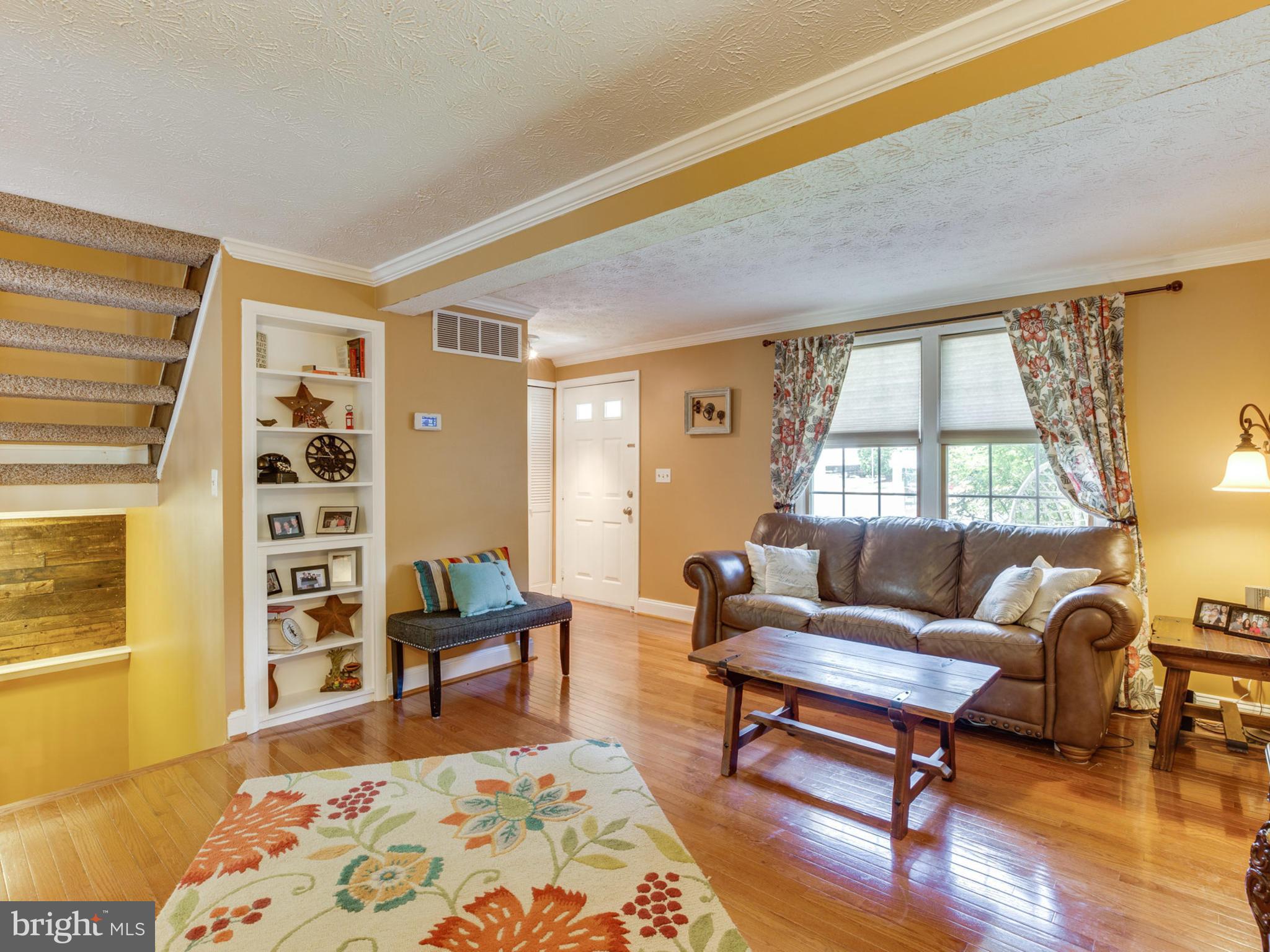 1666 Barnstead Drive Reston, VA 20194 - Photo 4 of 19 Living Room