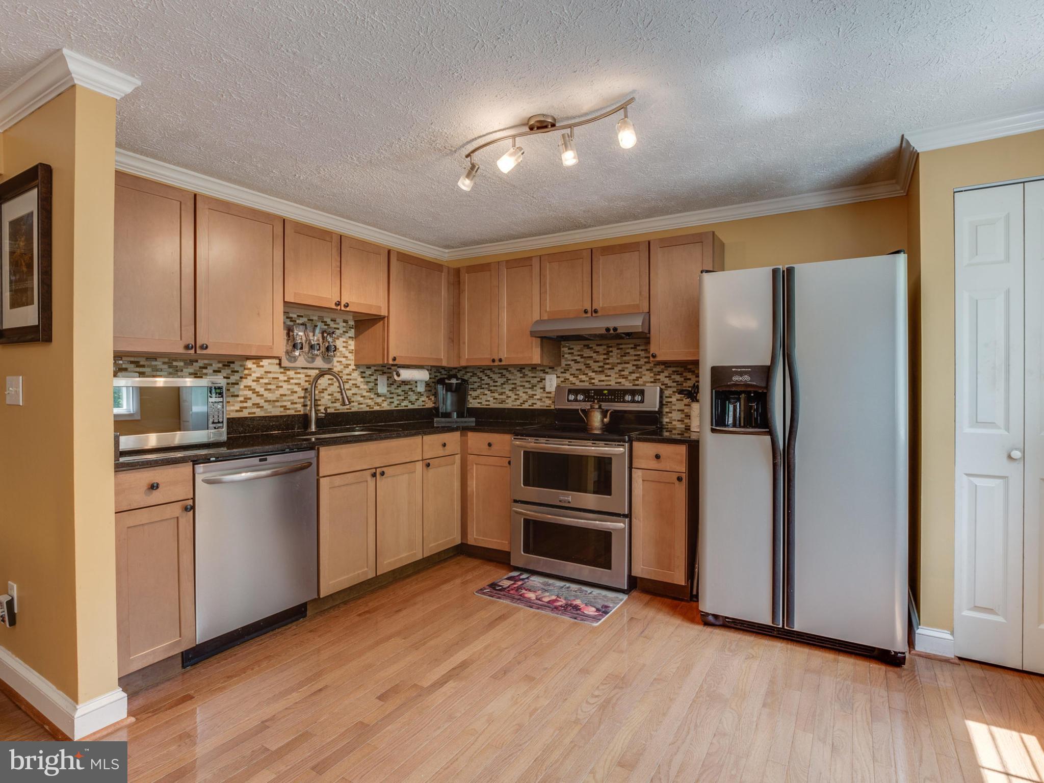 1666 Barnstead Drive Reston, VA 20194 - Photo 5 of 19 Kitchen