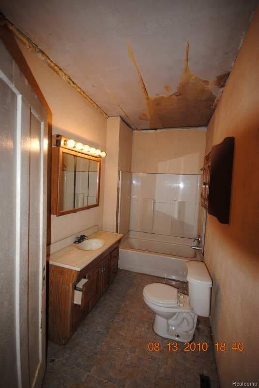 1871 Petersburg Road Dundee, MI 48131 - Photo 3 of 13 Full Bathroom