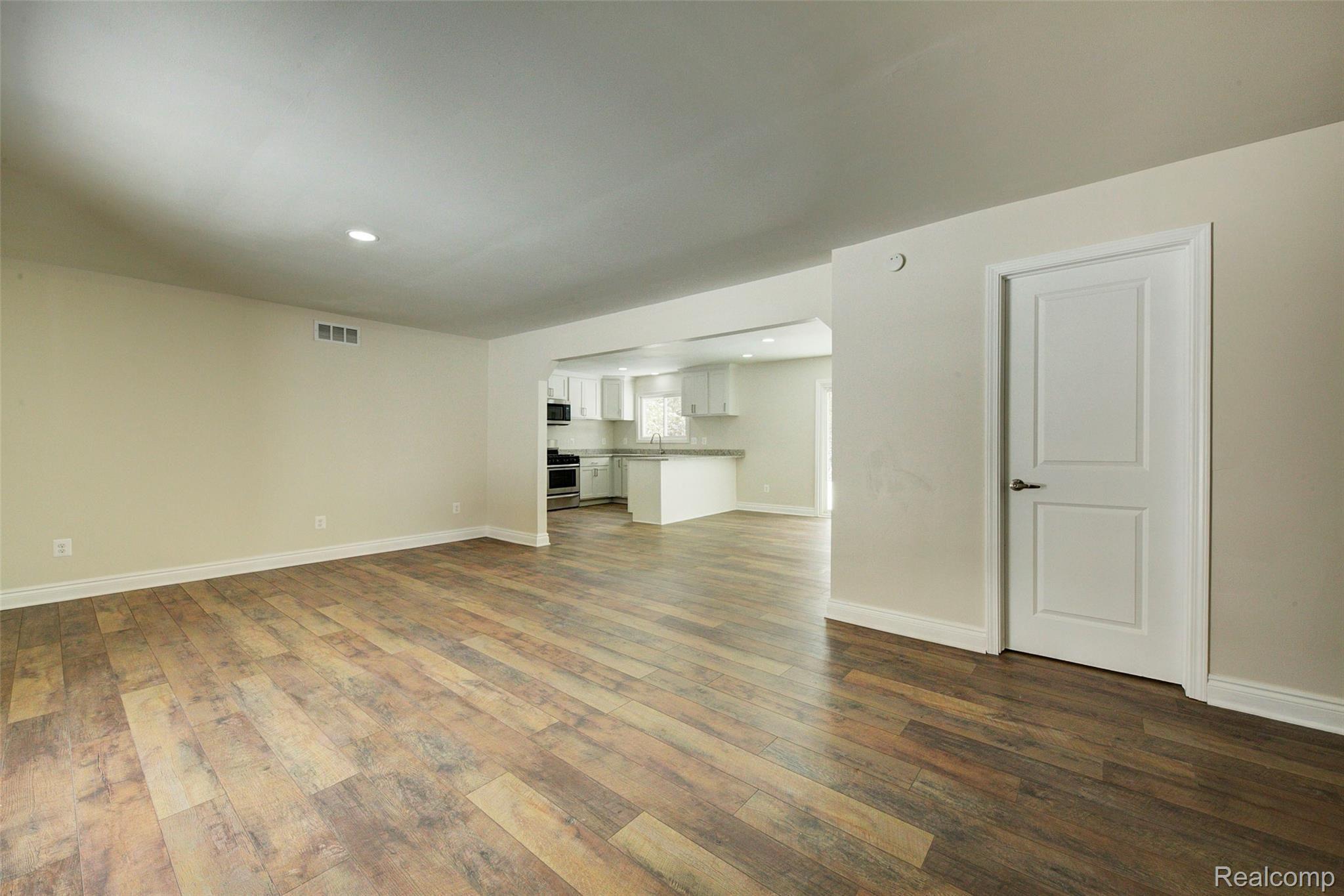 40054 Willis Road Belleville, MI 48111 - Photo 8 of 47 930A2880_1_2.jpg