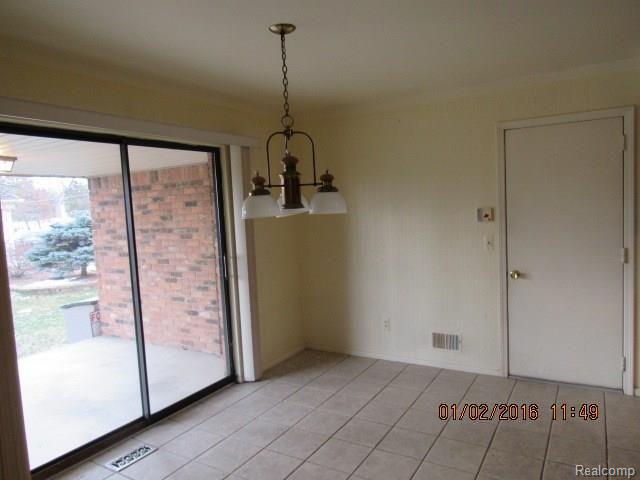 20542 Gill Road Livonia, MI 48152 - Photo 9 of 25 099.JPG