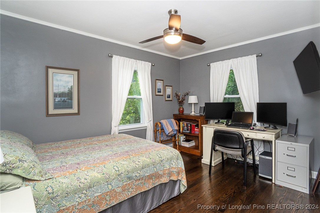 2539 Huntington Road Fayetteville, NC 28303 - Photo 30 of 39 a bedroom with a workspace